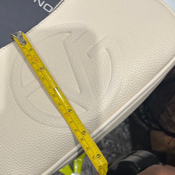 Gino Valentini Chic Cream Shoulder Bag with Chain Strap - Picture 10 of 11